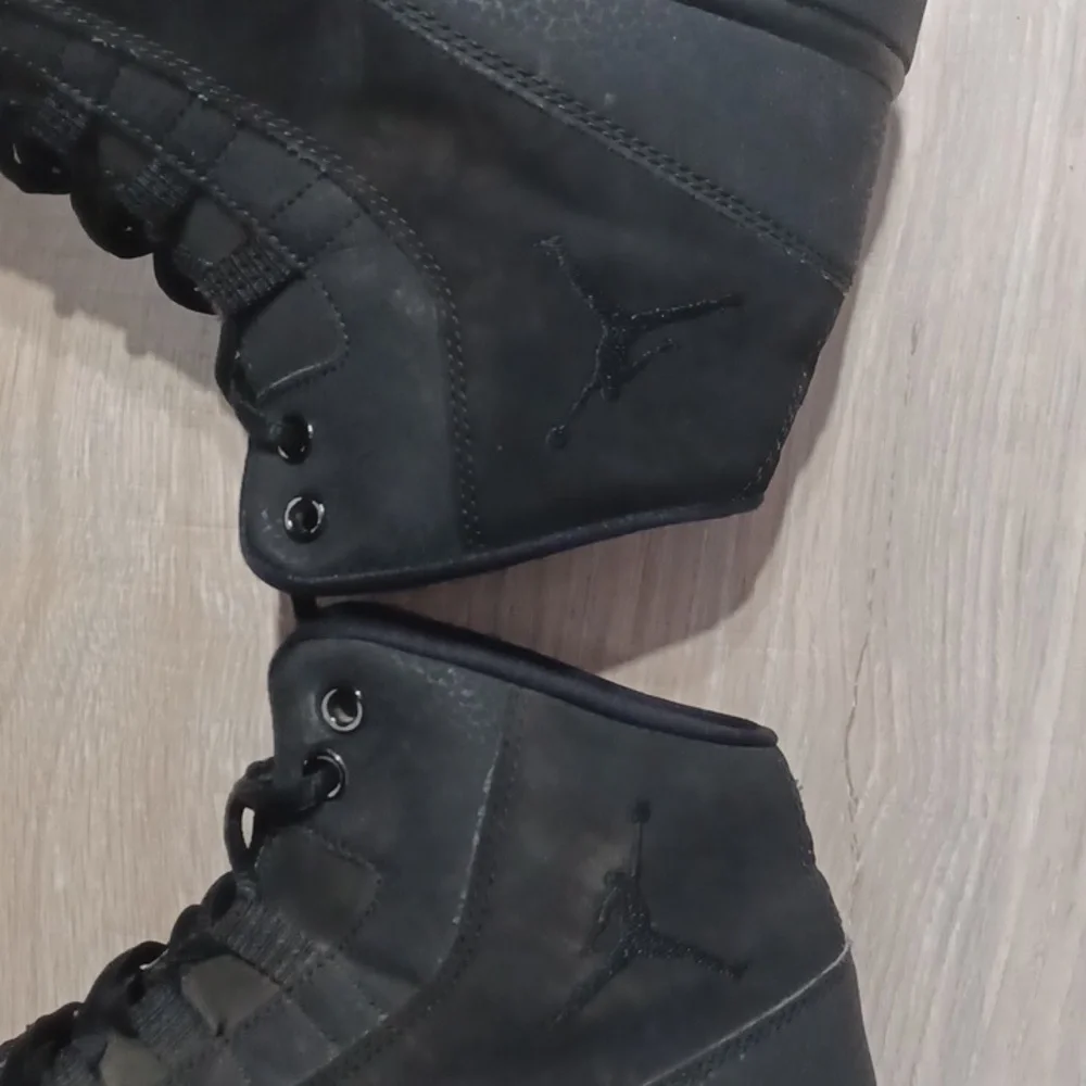 AIR JORDAN EXECUTIVE black sneakers.  Black mid top gym shoes.  Athleisure Urban